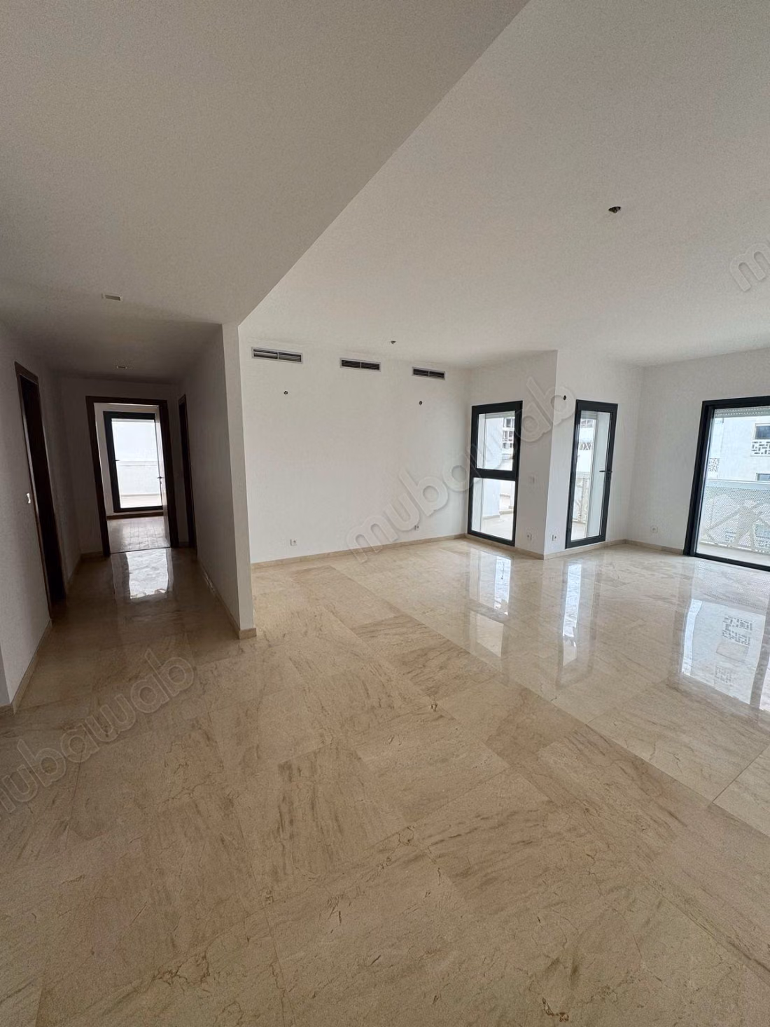 Apartment for rent in Casablanca Finance City. 3 pleasant bedrooms. Terrace and elevator