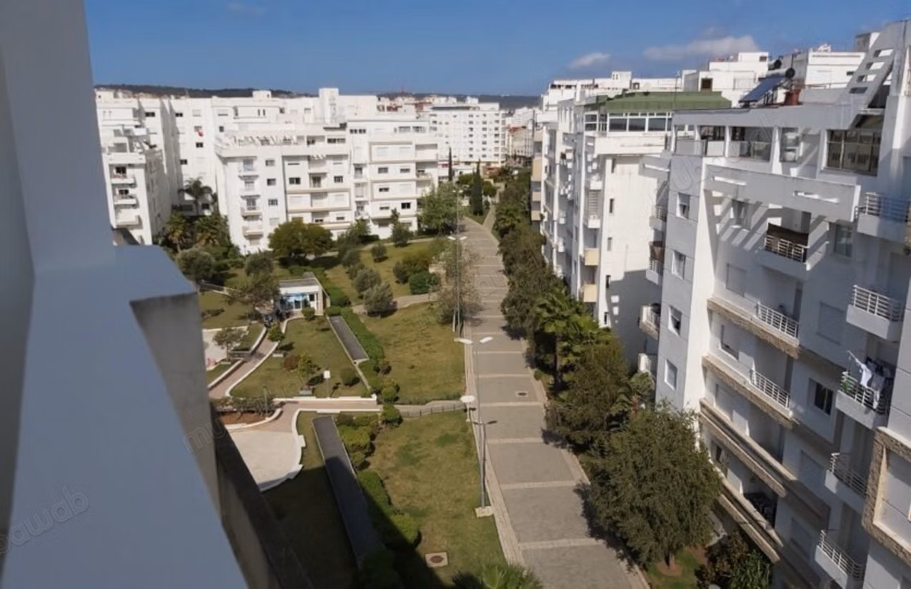 A vendre appartement avec terrasse entierement renove surface 151m² 
route de rabat