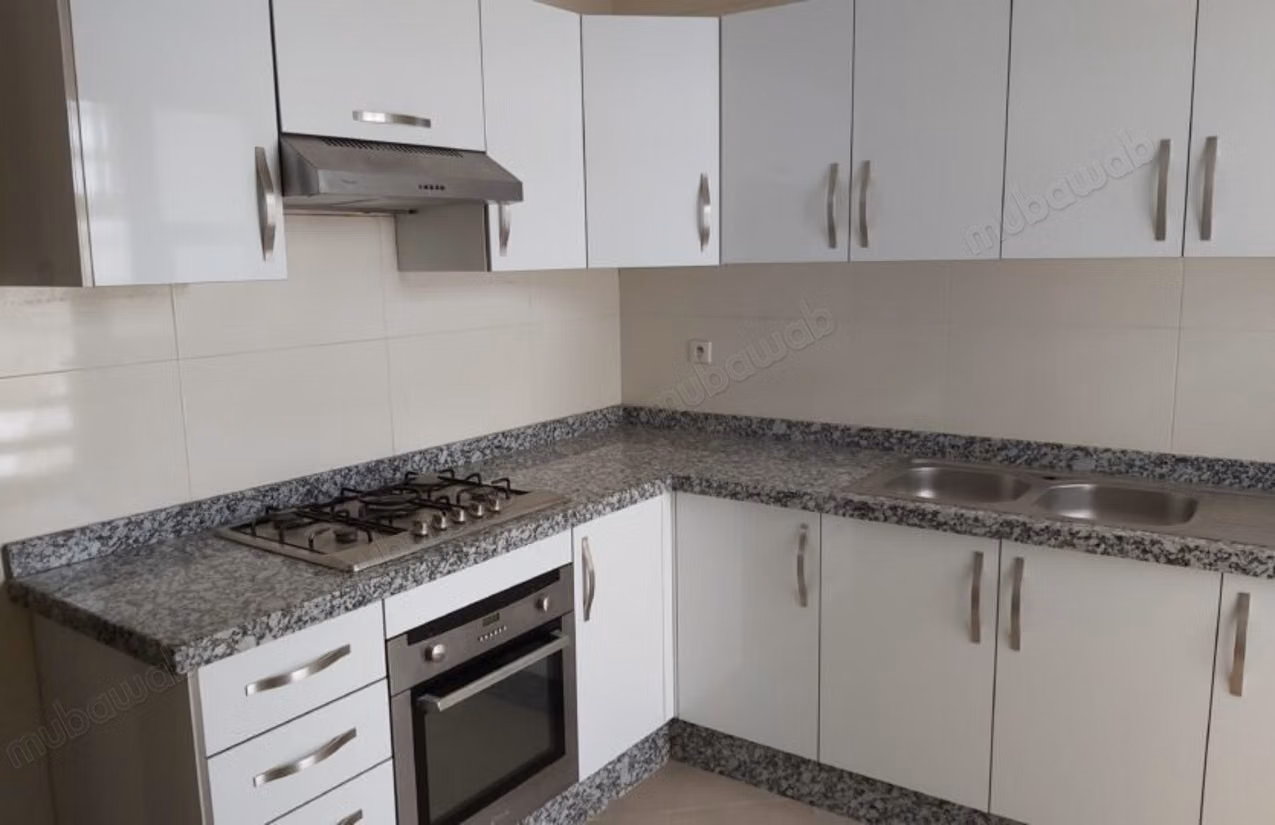 A vendre appartement avec terrasse entierement renove surface 151m² 
route de rabat