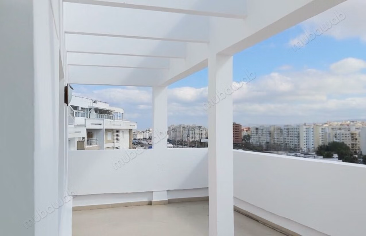 A vendre appartement avec terrasse entierement renove surface 151m² 
route de rabat