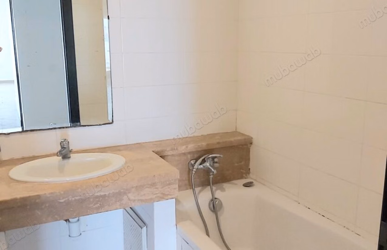 A vendre appartement avec terrasse entierement renove surface 151m² 
route de rabat