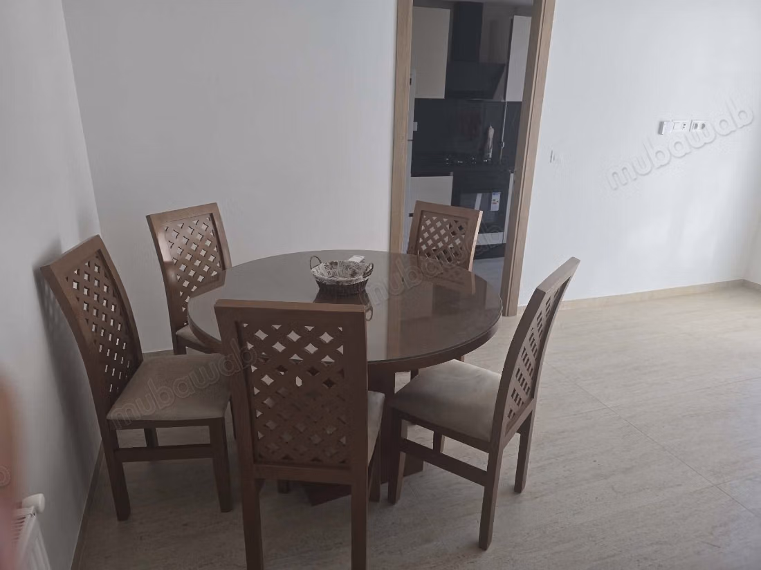 Location saisonnière à Cité El Wafa. 
Surface totale 78 m². 
Porte sécurisée et chauffage central