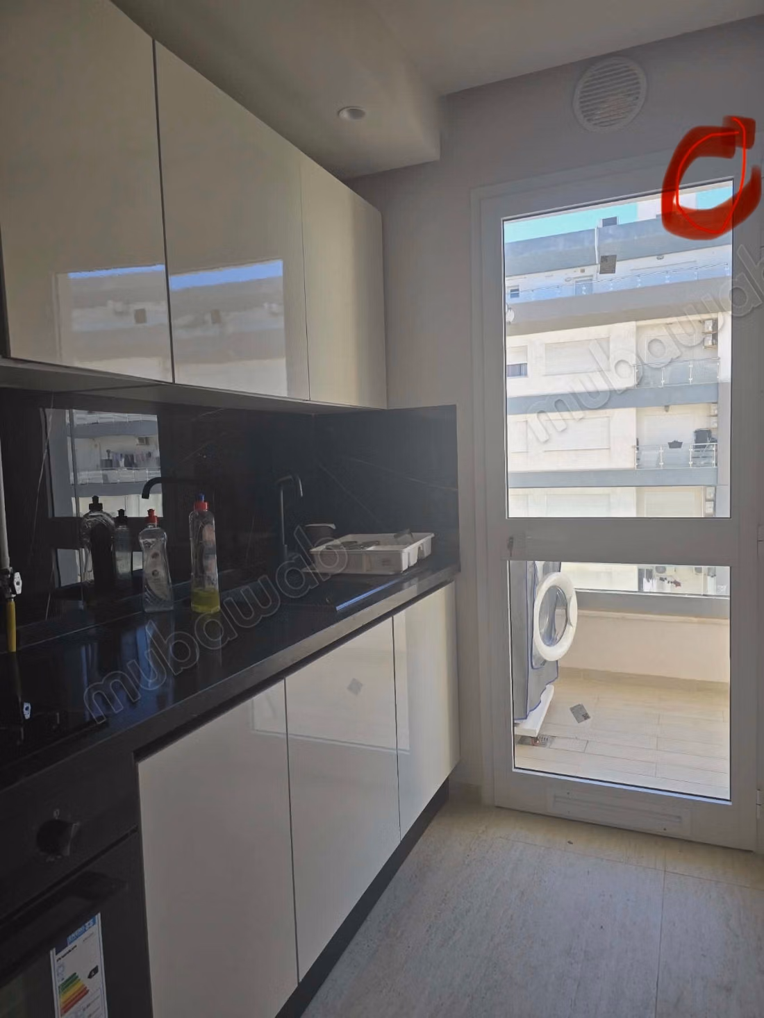 Location saisonnière à Cité El Wafa. 
Surface totale 78 m². 
Porte sécurisée et chauffage central