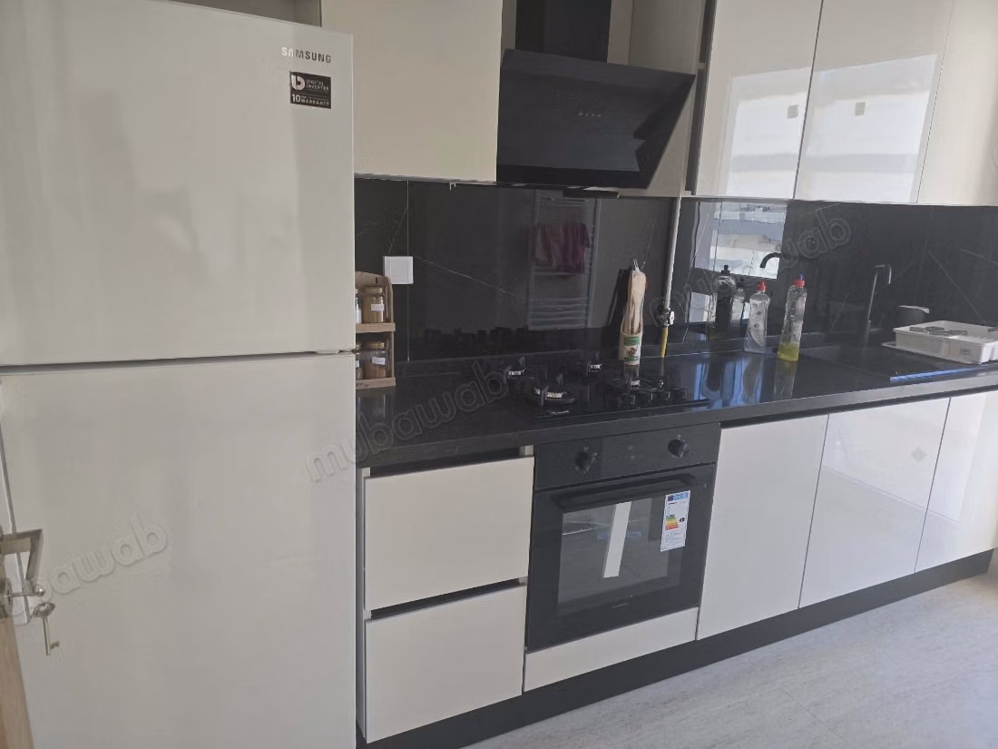 Location saisonnière à Cité El Wafa. 
Surface totale 78 m². 
Porte sécurisée et chauffage central
