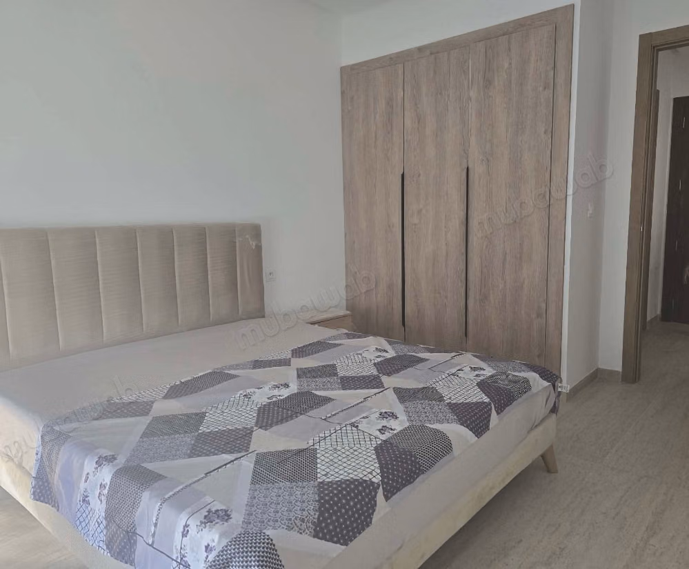 Location saisonnière à Cité El Wafa. 
Surface totale 78 m². 
Porte sécurisée et chauffage central