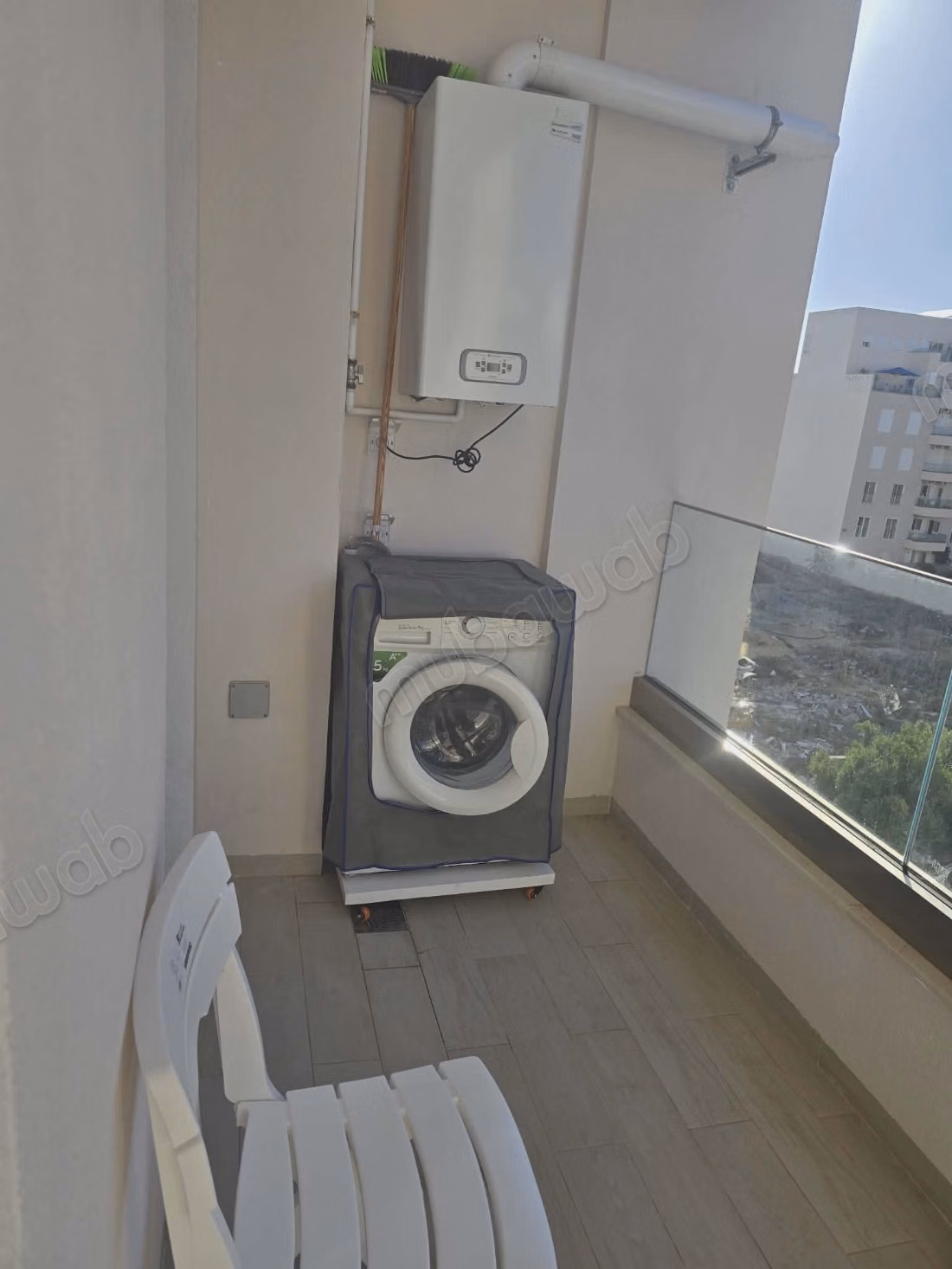 Location saisonnière à Cité El Wafa. 
Surface totale 78 m². 
Porte sécurisée et chauffage central