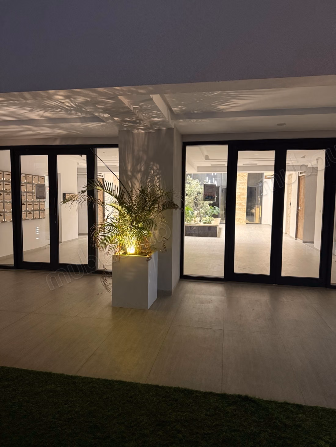 Location saisonnière à Cité El Wafa. 
Surface totale 78 m². 
Porte sécurisée et chauffage central