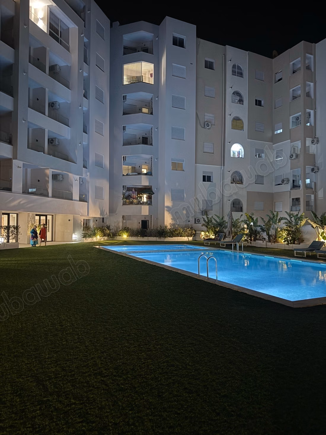 Location saisonnière à Cité El Wafa. 
Surface totale 78 m². 
Porte sécurisée et chauffage central