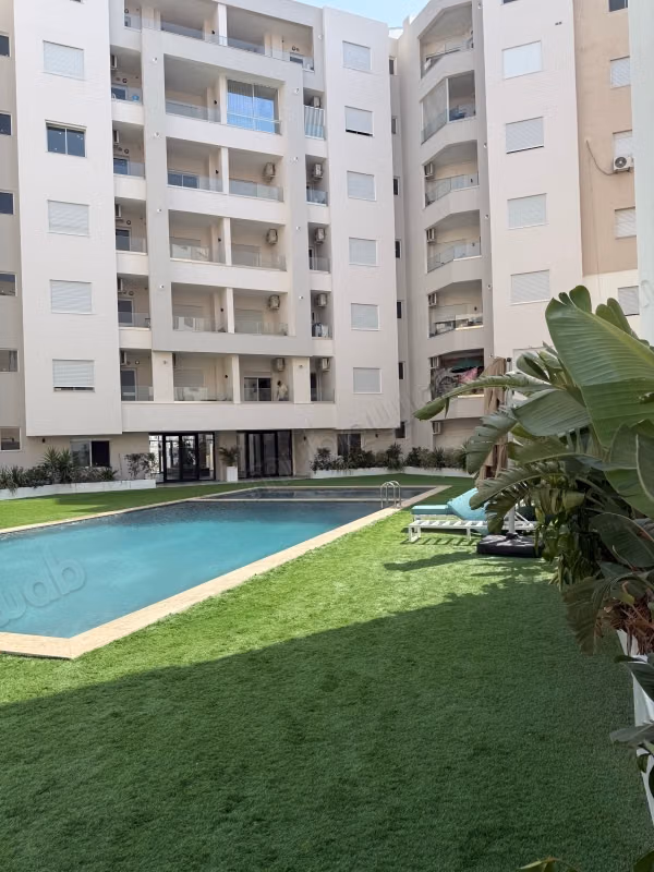 Location saisonnière à Cité El Wafa. 
Surface totale 78 m². 
Porte sécurisée et chauffage central
