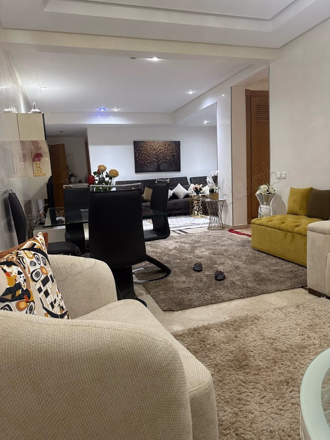 Appartamento arredato con 3 camere da letto in affitto a Hay Riad