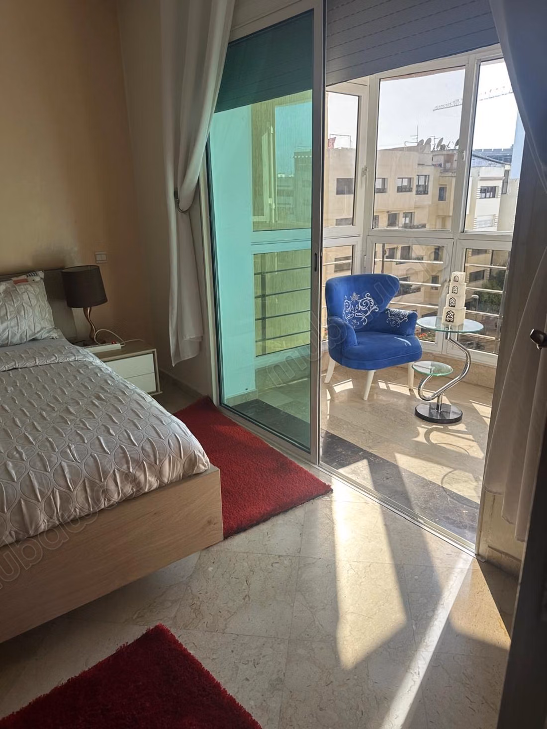 Appartamento arredato con 3 camere da letto in affitto a Hay Riad
