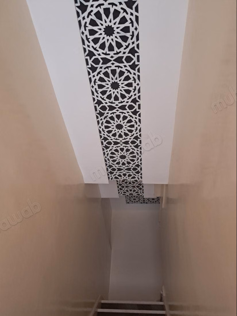 Prachtig huis te koop in Ben Guerir. 2 comfortabele kamers. Groot terras