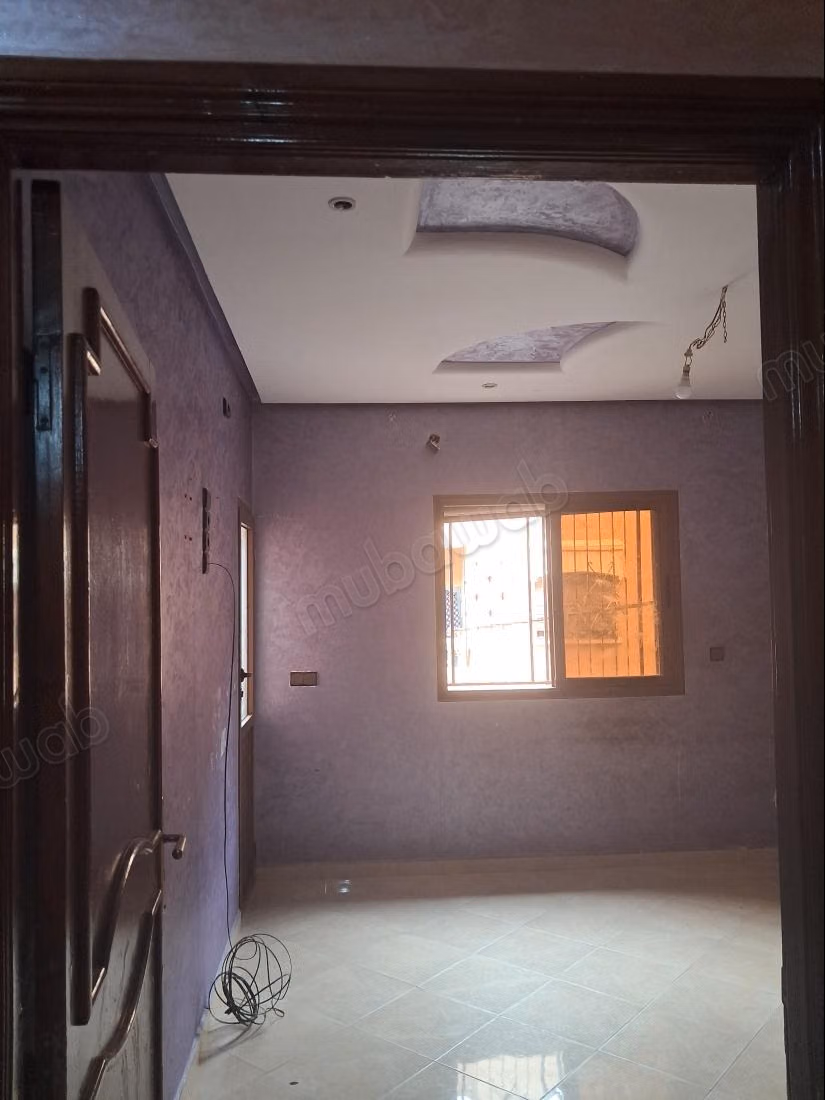 Prachtig huis te koop in Ben Guerir. 2 comfortabele kamers. Groot terras