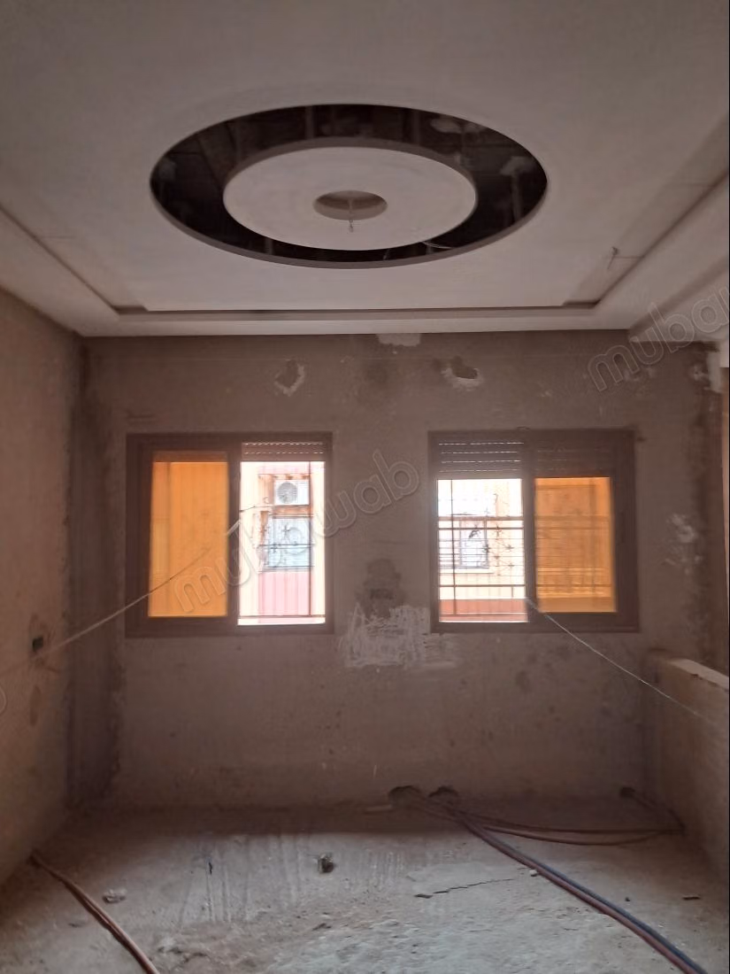 Prachtig huis te koop in Ben Guerir. 2 comfortabele kamers. Groot terras