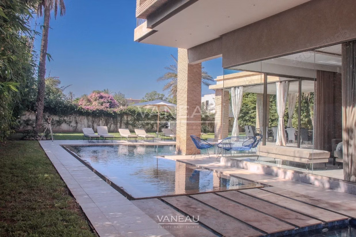 Villa contemporaine isolée collée au golf d'Amelkis