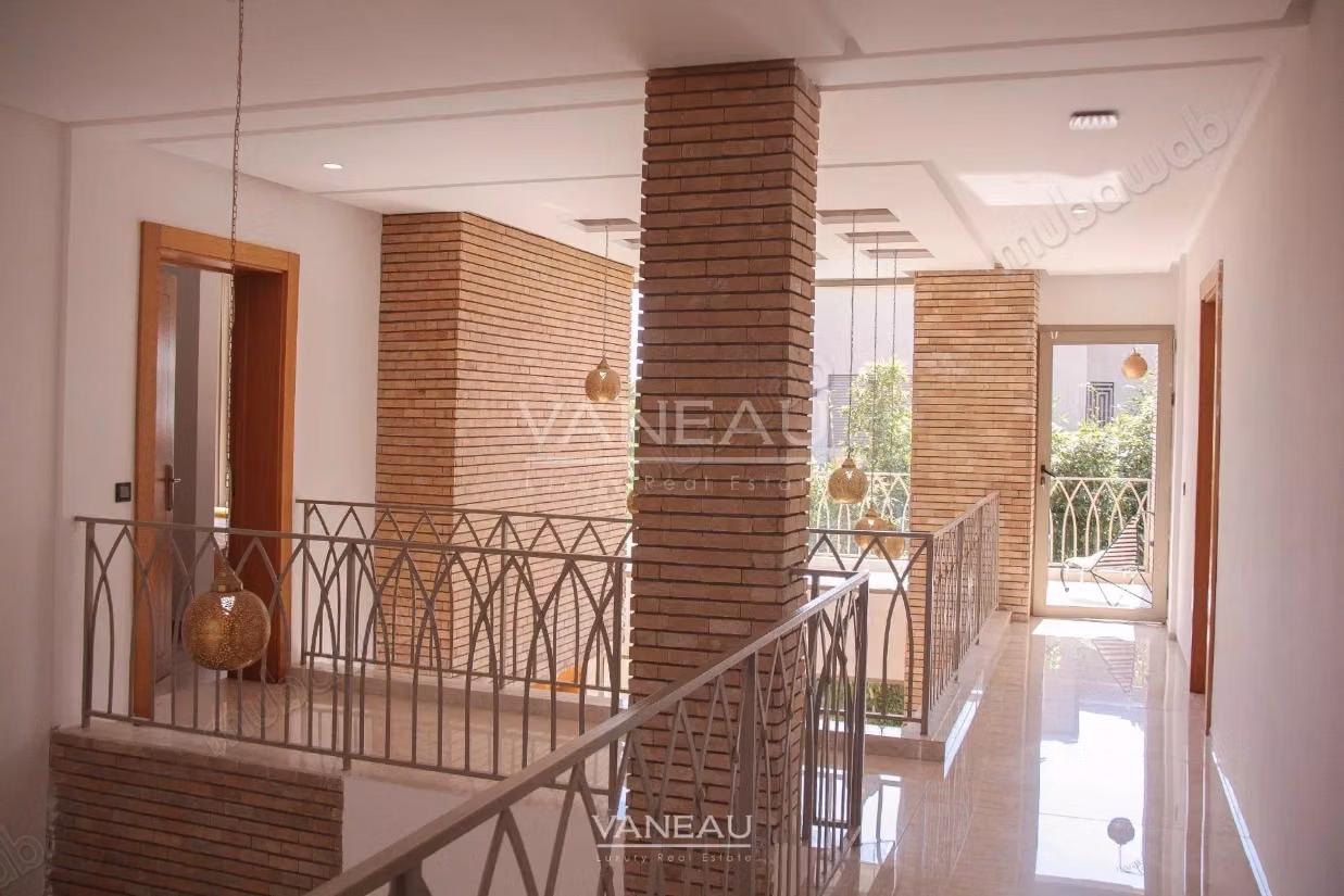 Villa contemporaine isolée collée au golf d'Amelkis