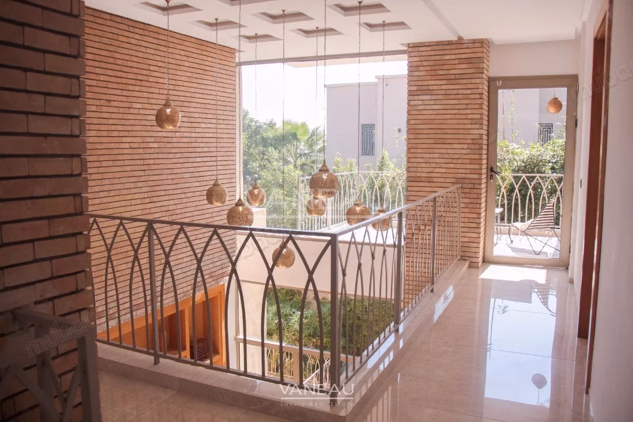 Villa contemporaine isolée collée au golf d'Amelkis
