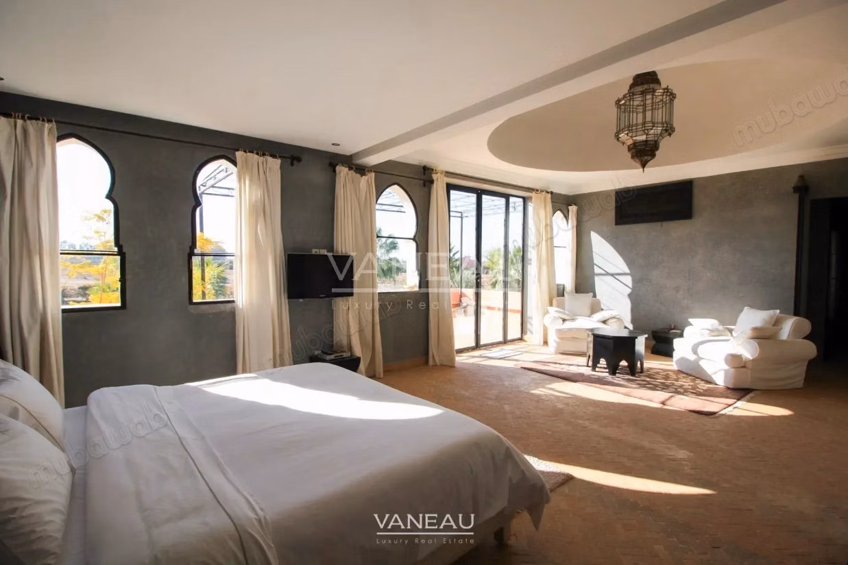 Villa met een strak ontwerp op 1 hectare aangelegde grond met AVNA
