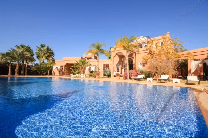 Villa de diseño elegante en 1 hectárea ajardinada con AVNA