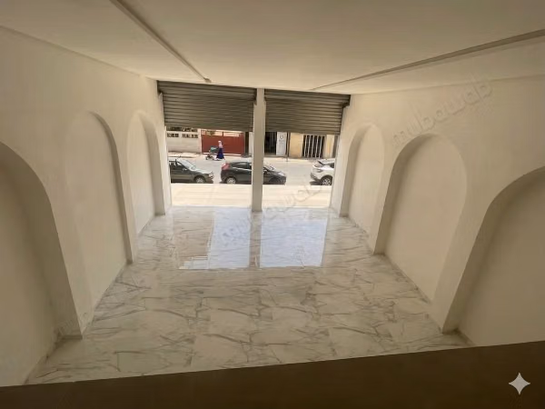 Bel locale commerciale in vendita a Aïn Sebaâ. Superficie totale 148 m²