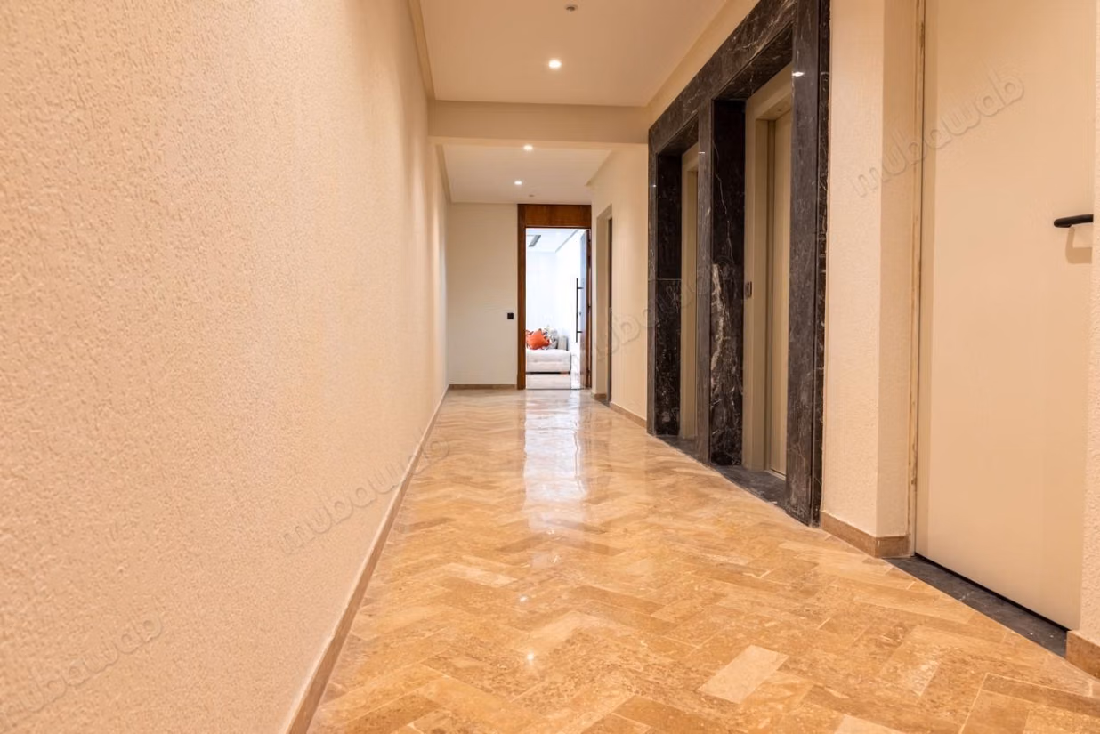 Bel locale commerciale in vendita a Aïn Sebaâ. Superficie di 126 m²