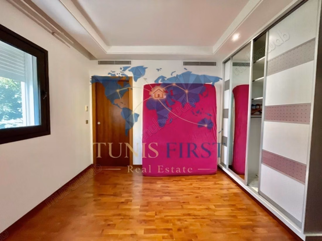 In Affitto Villa Lussuosa Vuota a Cartagine