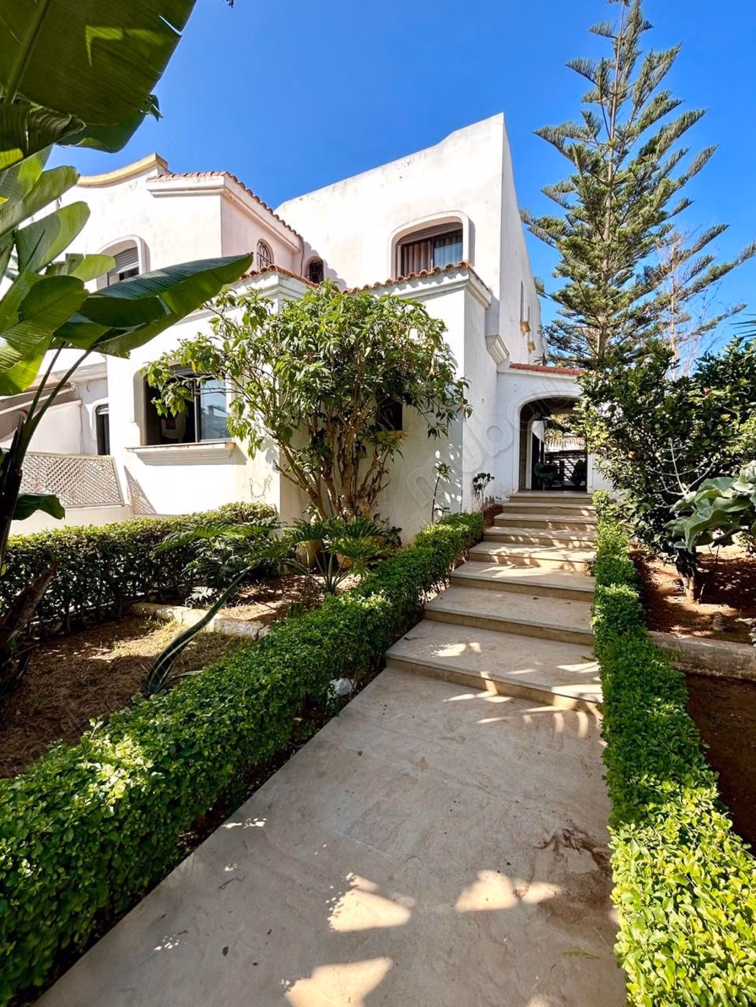 Stupenda villa in affitto a Ain Diab. Superficie 550 m². Arredata