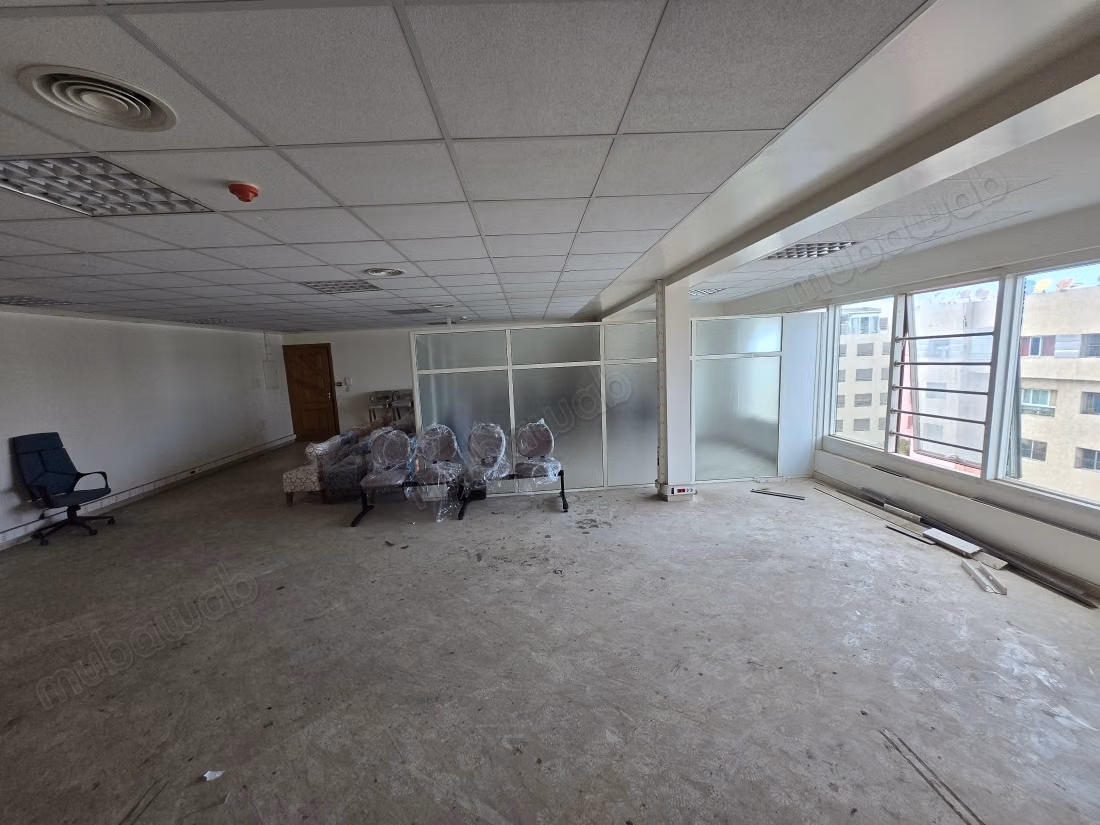 Uffici in vendita a Derb Ghalef. Superficie di 100 m². Con ascensore