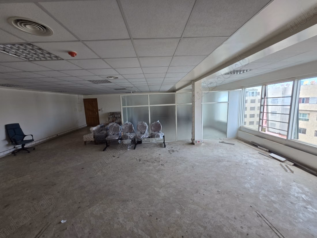 Uffici in vendita a Derb Ghalef. Superficie di 100 m². Con ascensore