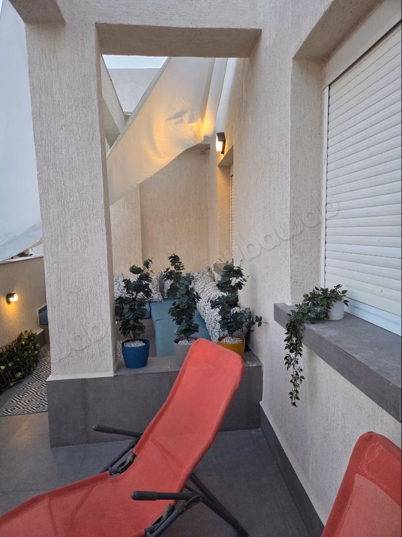 Alquile este apartamento en Du Golf. Superficie total 75 m². Amueblado