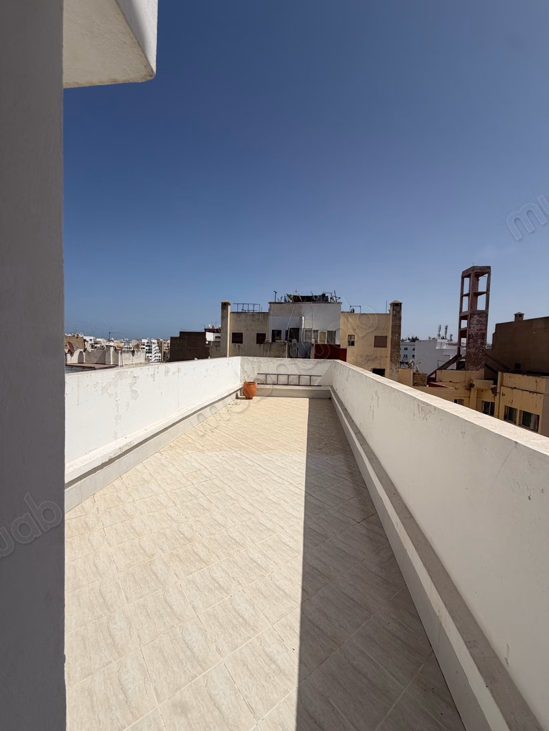 Appartement te huur in Bourgogne Est. Totale oppervlakte 150 m². Goed ingericht