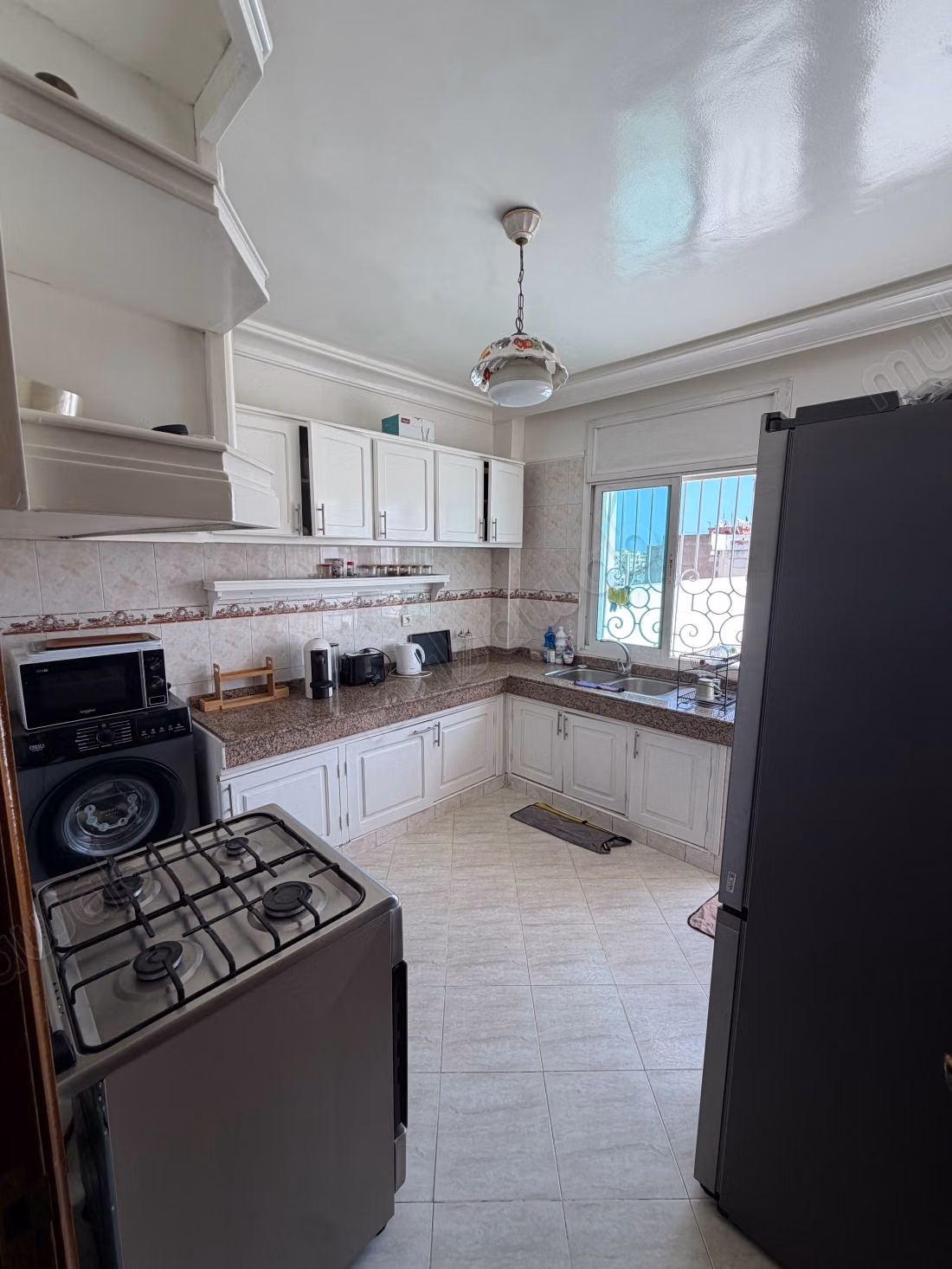 Appartement te huur in Bourgogne Est. Totale oppervlakte 150 m². Goed ingericht