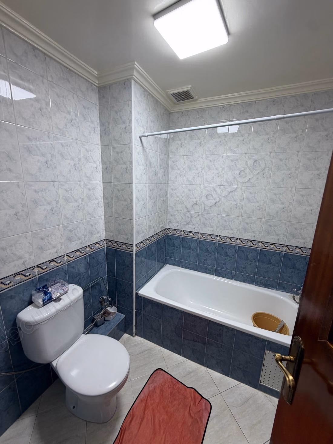 Appartement te huur in Bourgogne Est. Totale oppervlakte 150 m². Goed ingericht