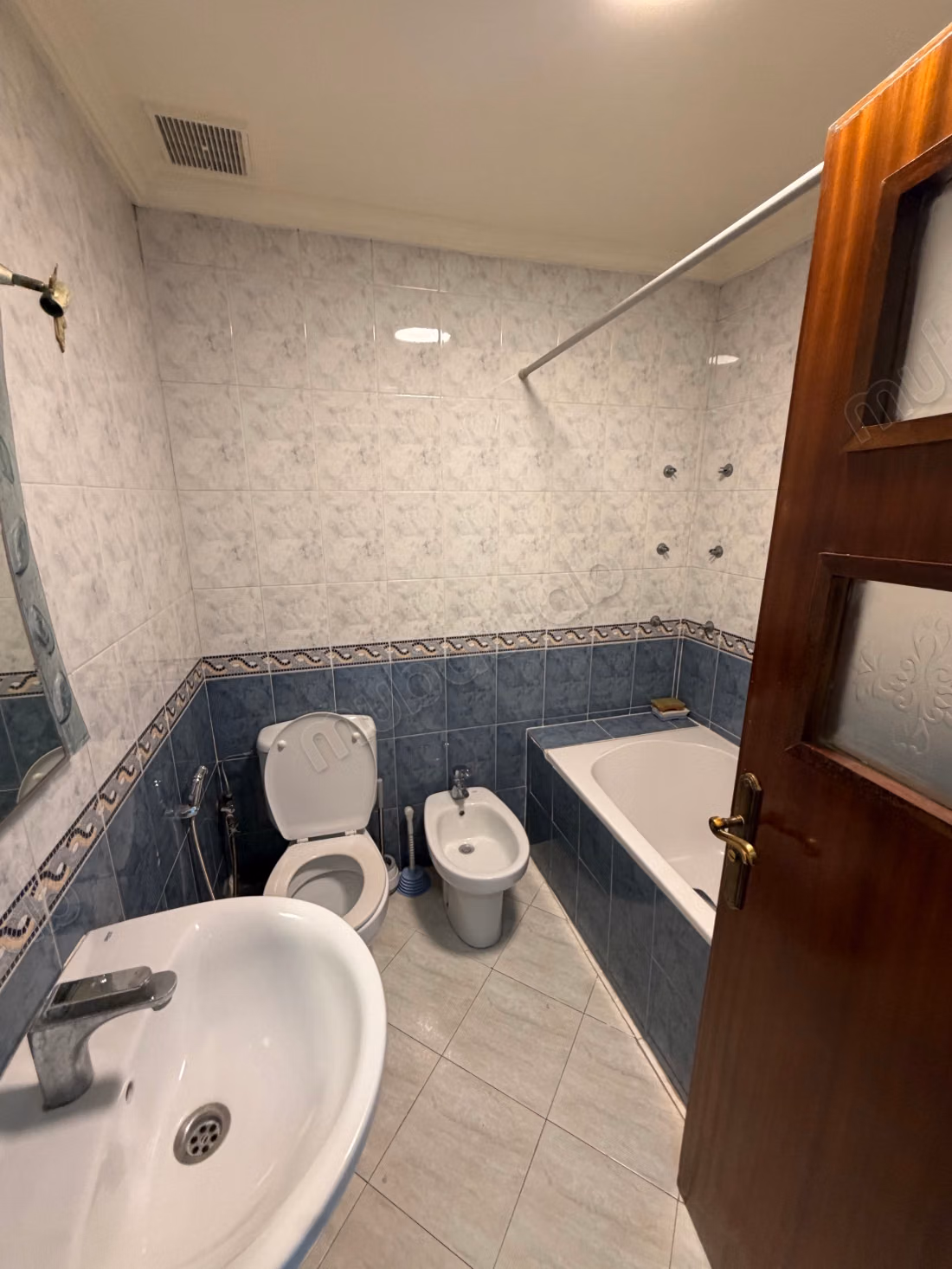 Appartement te huur in Bourgogne Est. Totale oppervlakte 150 m². Goed ingericht