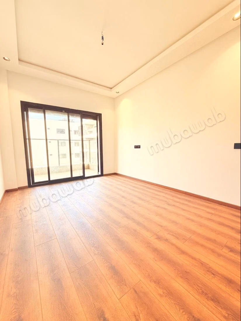 Studio in affitto spazioso con terrazza, senza affaccio