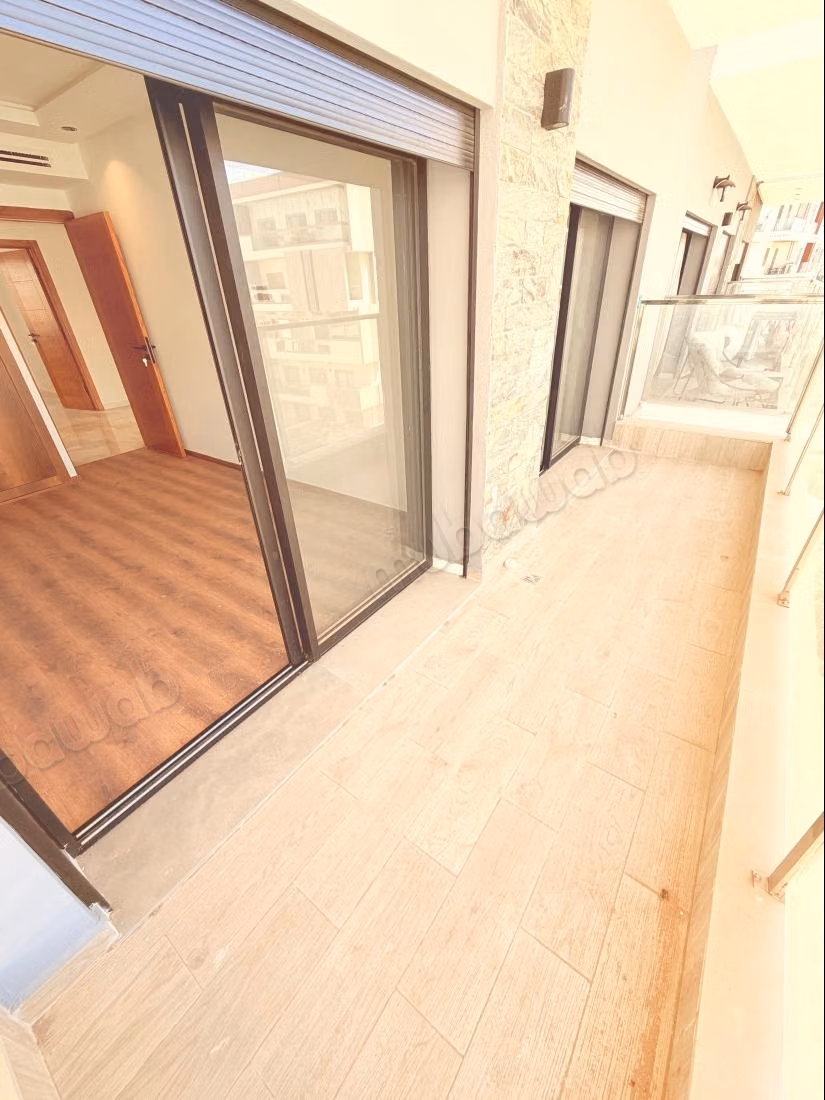 Studio in affitto spazioso con terrazza, senza affaccio