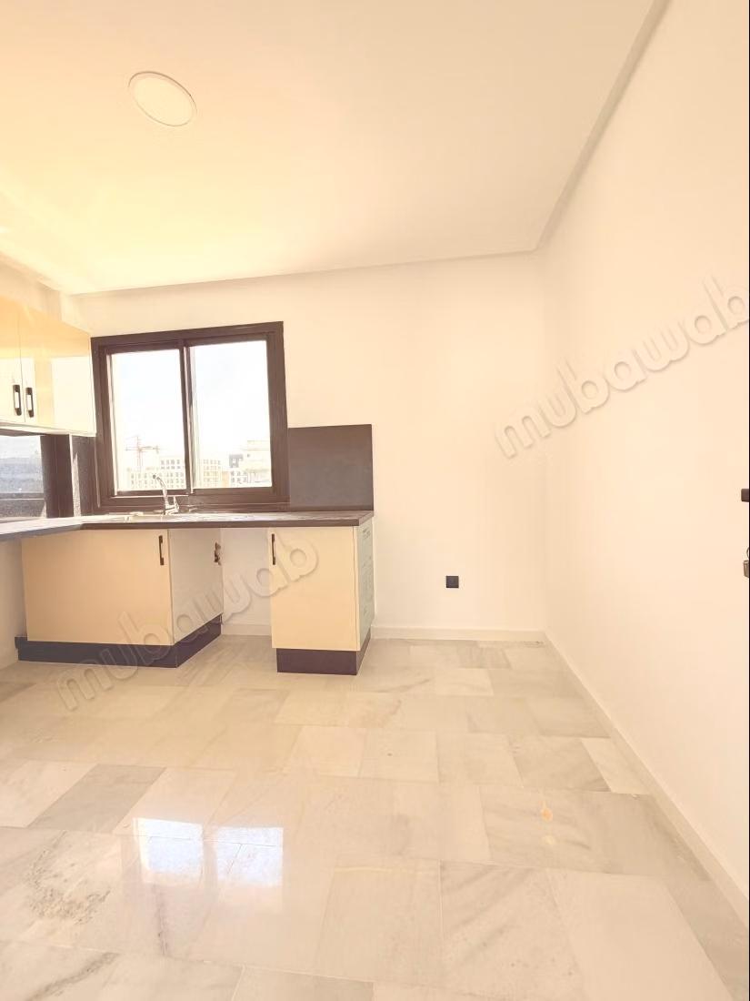 Studio in affitto spazioso con terrazza, senza affaccio