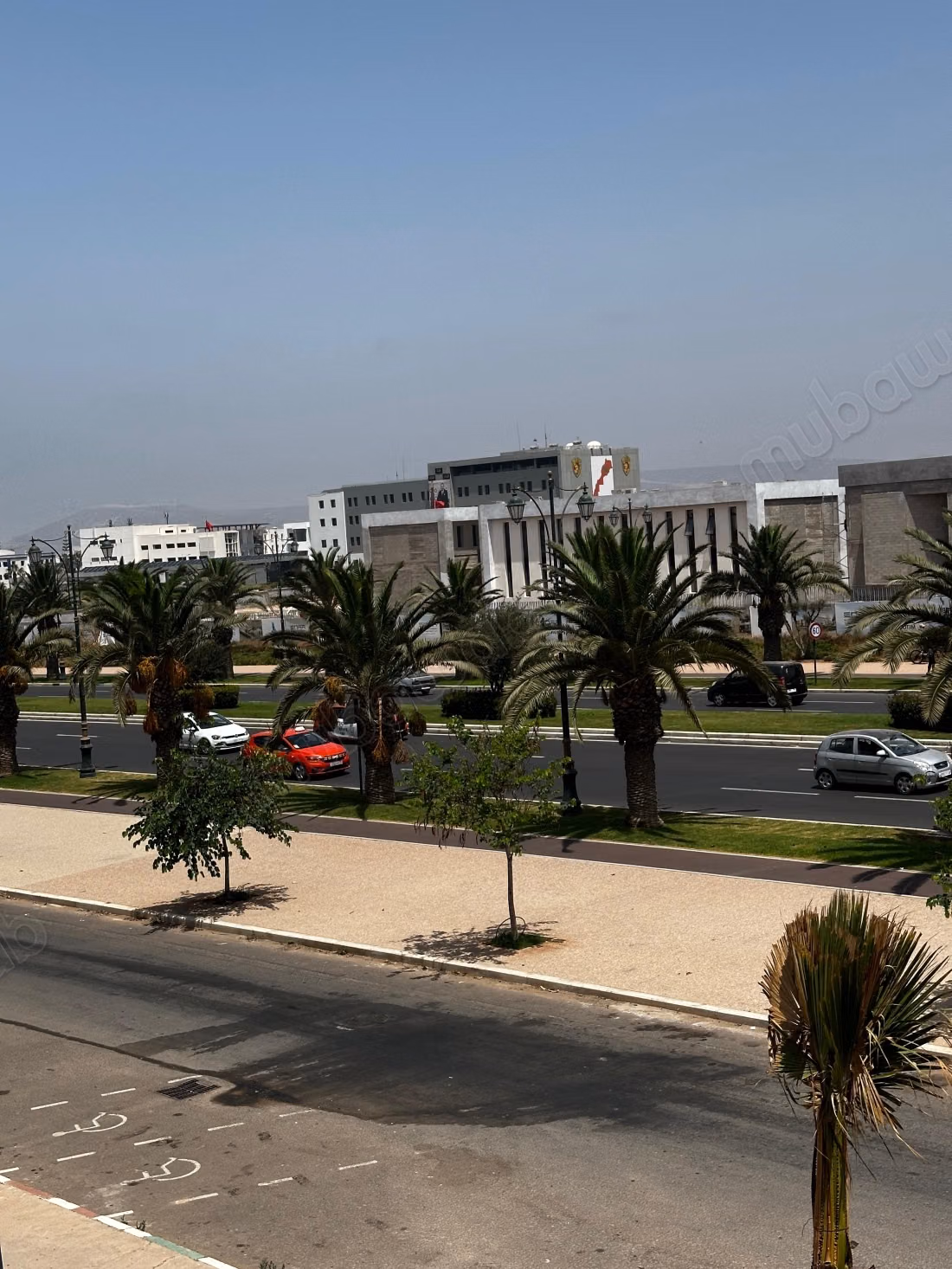 85m² Kantoor te huur in Haute Founty met parkeren