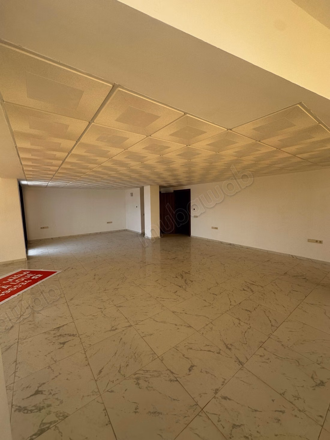 85m² Kantoor te huur in Haute Founty met parkeren