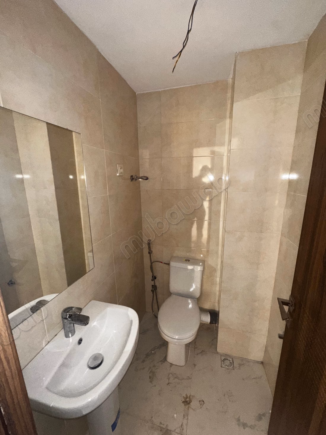 85m² Kantoor te huur in Haute Founty met parkeren