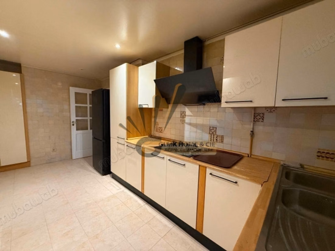 For Rent a Furnished S2 Apartment at Lake 1