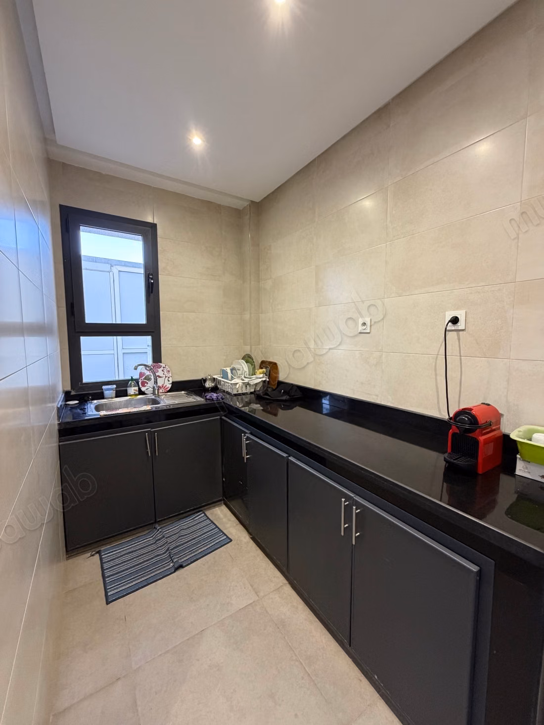Mooie kantoren te huur in Sala el Jadida. Totale oppervlakte 700 m². Inbraakwerende deur en centrale verwarming
