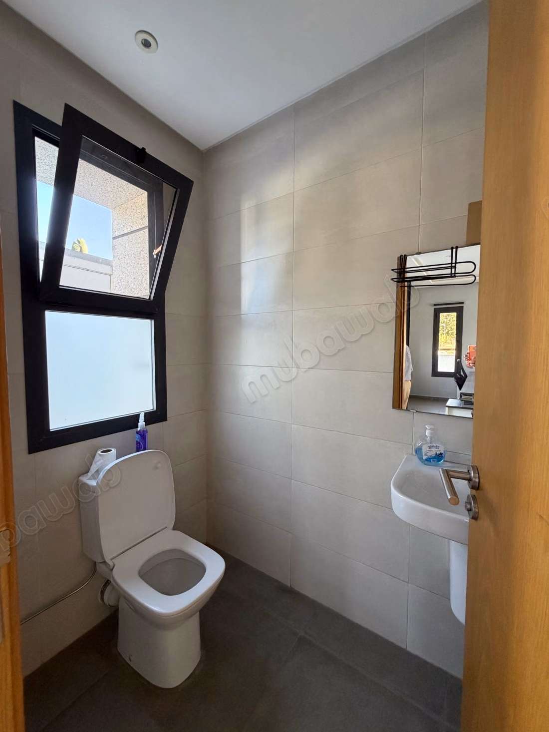 Mooie kantoren te huur in Sala el Jadida. Totale oppervlakte 700 m². Inbraakwerende deur en centrale verwarming