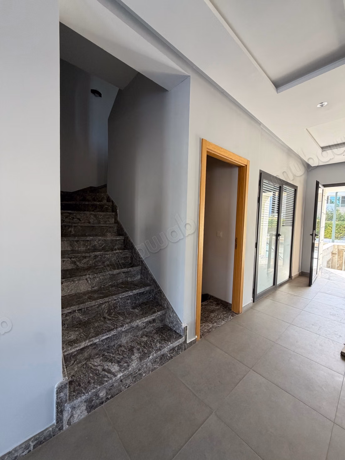 Mooie kantoren te huur in Sala el Jadida. Totale oppervlakte 700 m². Inbraakwerende deur en centrale verwarming