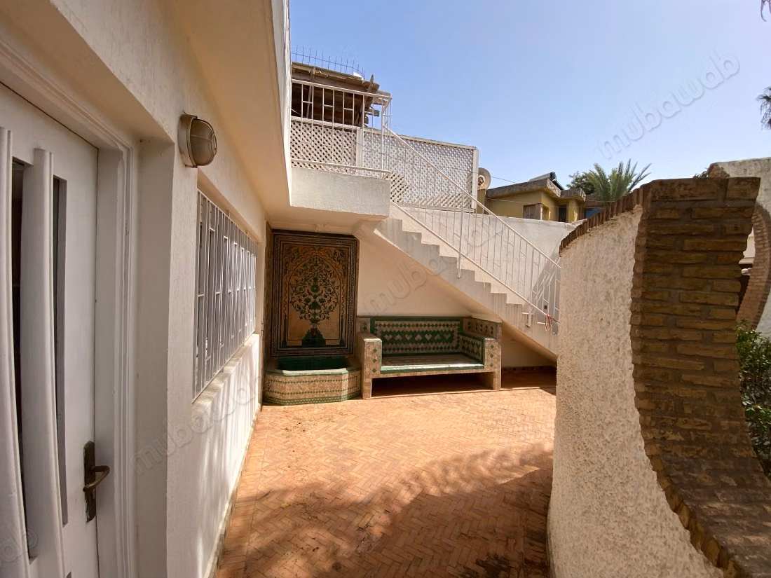Luxury house for rent in Souissi. Area of 765 m². Beautiful terrace and garden