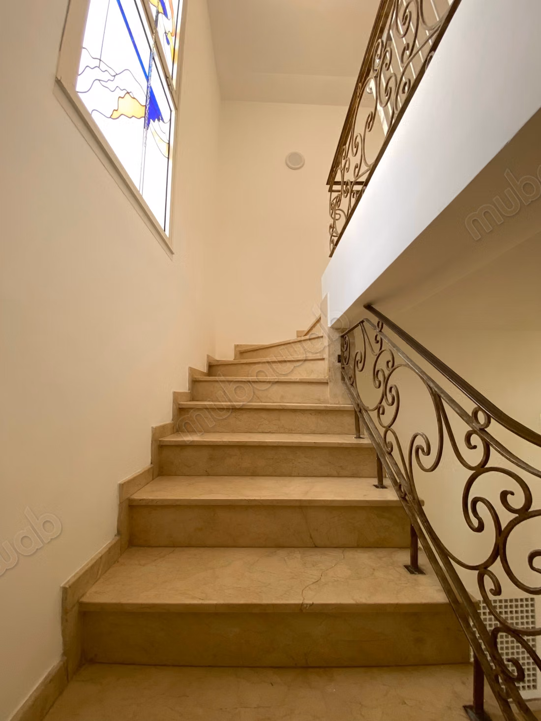 Luxury house for rent in Souissi. Area of 765 m². Beautiful terrace and garden