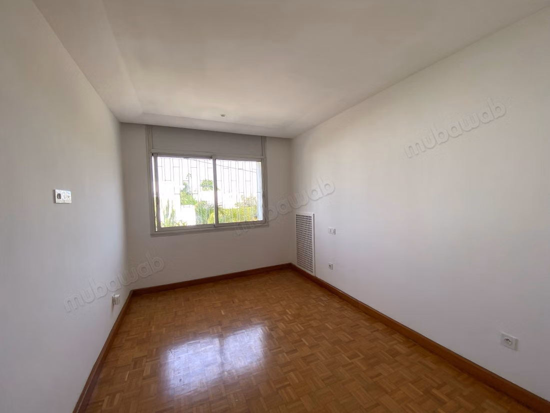 Luxury house for rent in Souissi. Area of 765 m². Beautiful terrace and garden