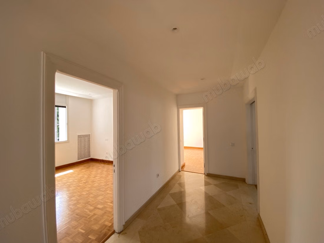 Luxury house for rent in Souissi. Area of 765 m². Beautiful terrace and garden