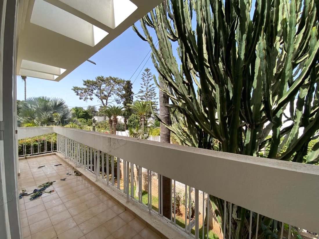 Luxury house for rent in Souissi. Area of 765 m². Beautiful terrace and garden