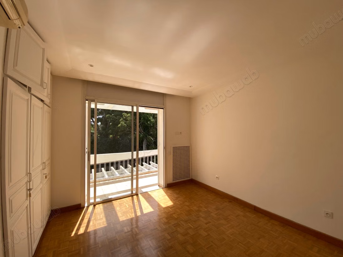 Luxury house for rent in Souissi. Area of 765 m². Beautiful terrace and garden